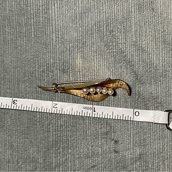 1950s era Kramantz Calla Lilly genuine pearl 2.5” brooch marked. Beautiful - Picture 3 of 5